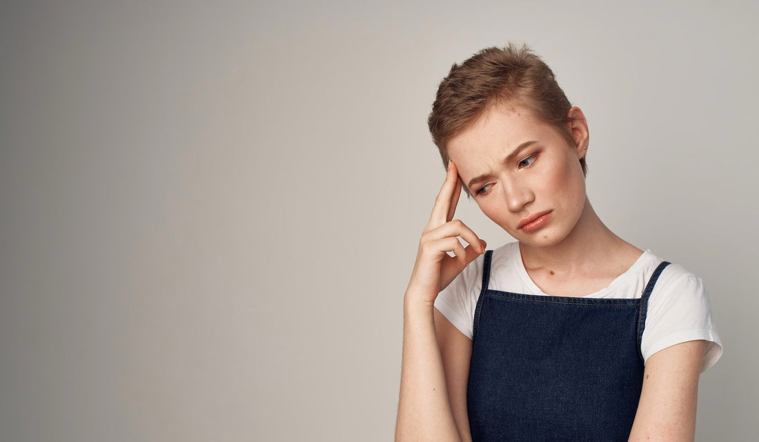 Vrouw met buikklachten en diarree symptomen