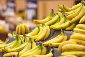 Tros bananen als boodschappen