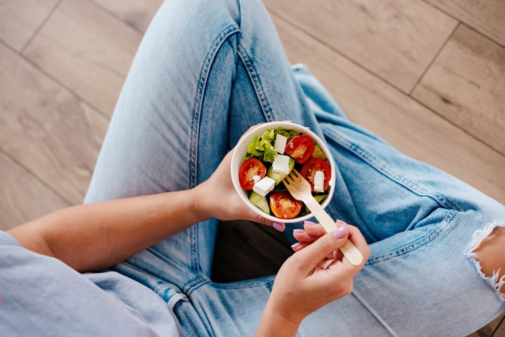 Vrouw doet aan 1200 kcal dieet